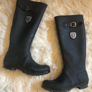 Black kamik rain boots